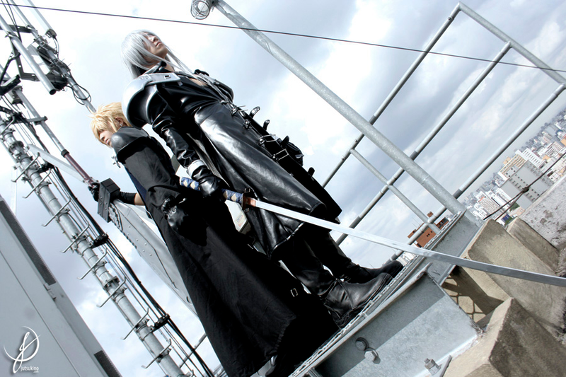 Illustration for article titled On Your Knees, I Want You To Beg for this Sephiroth Cosplay